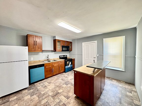 3rd image of 399 Stewart Ave