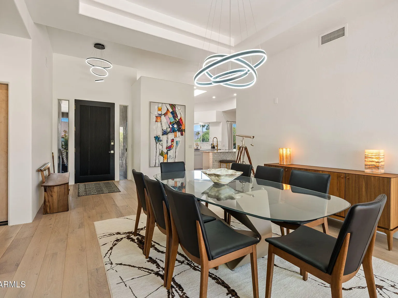 3 bed, 2.0 bath, 2323 sqft, $5,400 — Photo 4