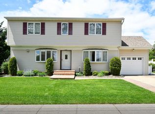 27 Cedar Ave, Bethpage, NY 11714