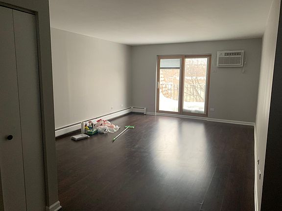 5th image of 266 Shorewood Dr #2C