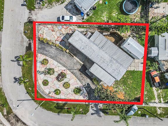 3rd image of 5463 Elaine Circle