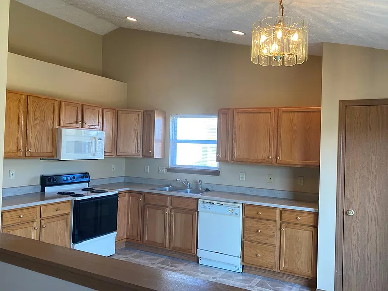 1036 Hornbeam Cir E — Photo 2