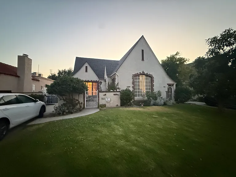 951 N Isabel St — Photo 9