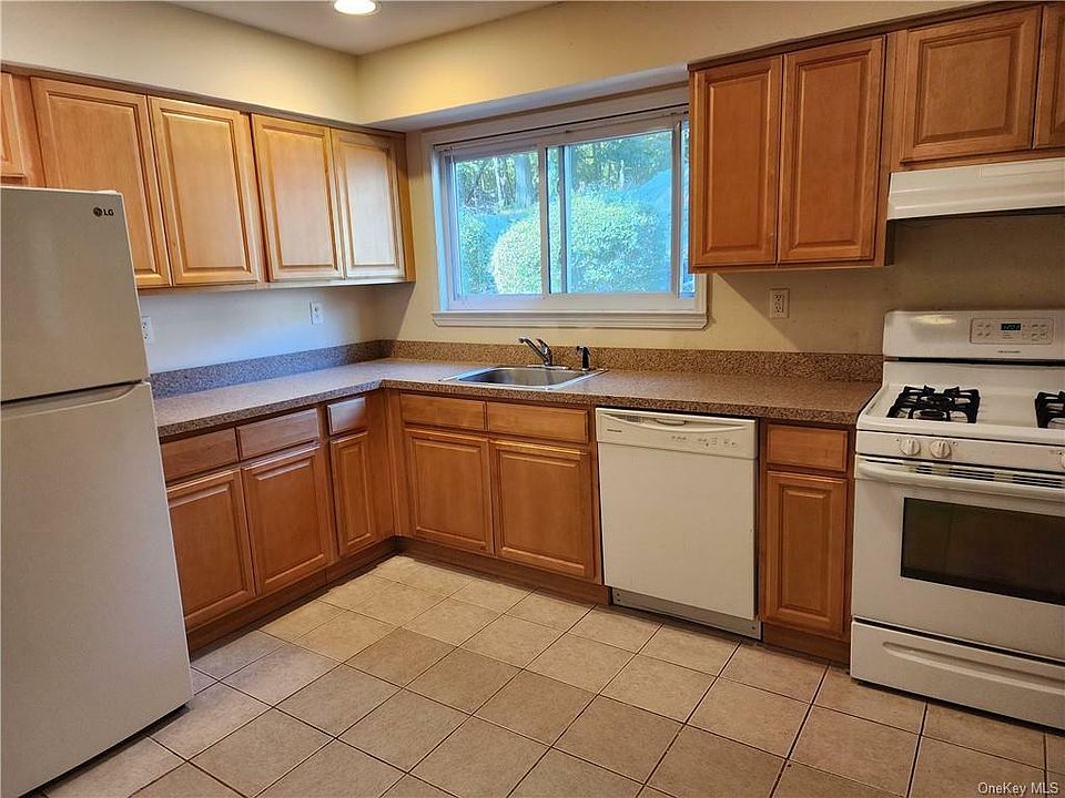 2nd image of 18 Pavilion Ridge Way Unit 14