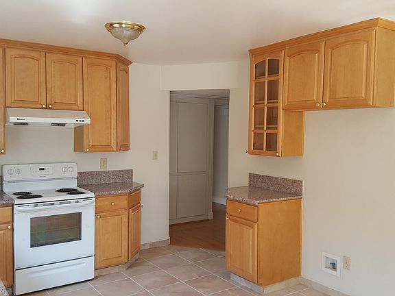 5th image of 320 N Monterey St APT A