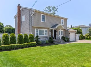 5 Miami Rd, Bethpage, NY 11714