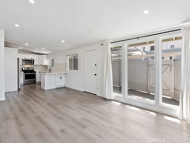 3205 Bayside Dr — Photo 6