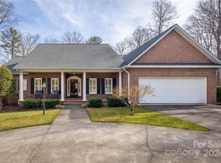 112 Woodsway Ln, Morganton, NC 28655
