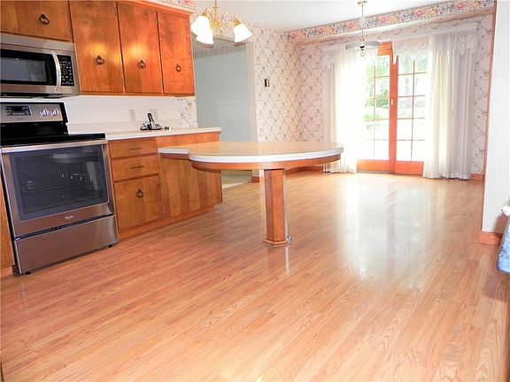 2nd image of 481 Sunnyside Ave