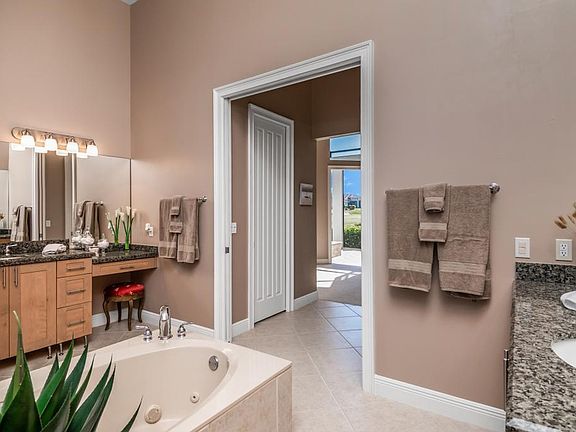 5th image of 14 Acorn Ct #0