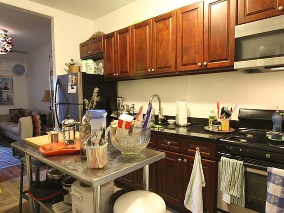 5th image of 306 Suydam St APT 3L