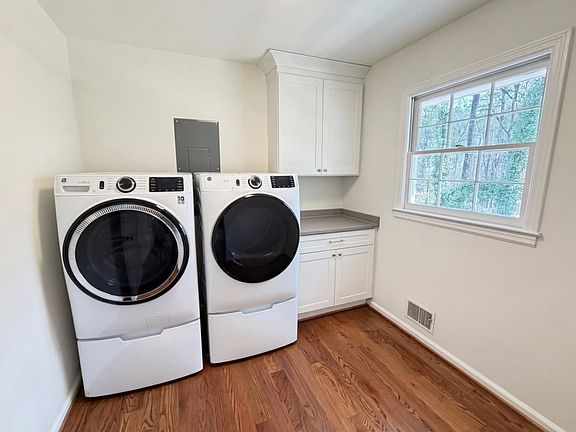 5th image of 1356 Normandy Dr NE