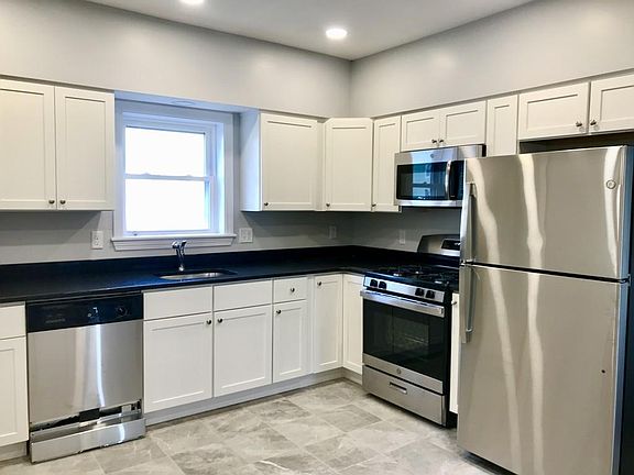 3rd image of 80 Wallis St #3