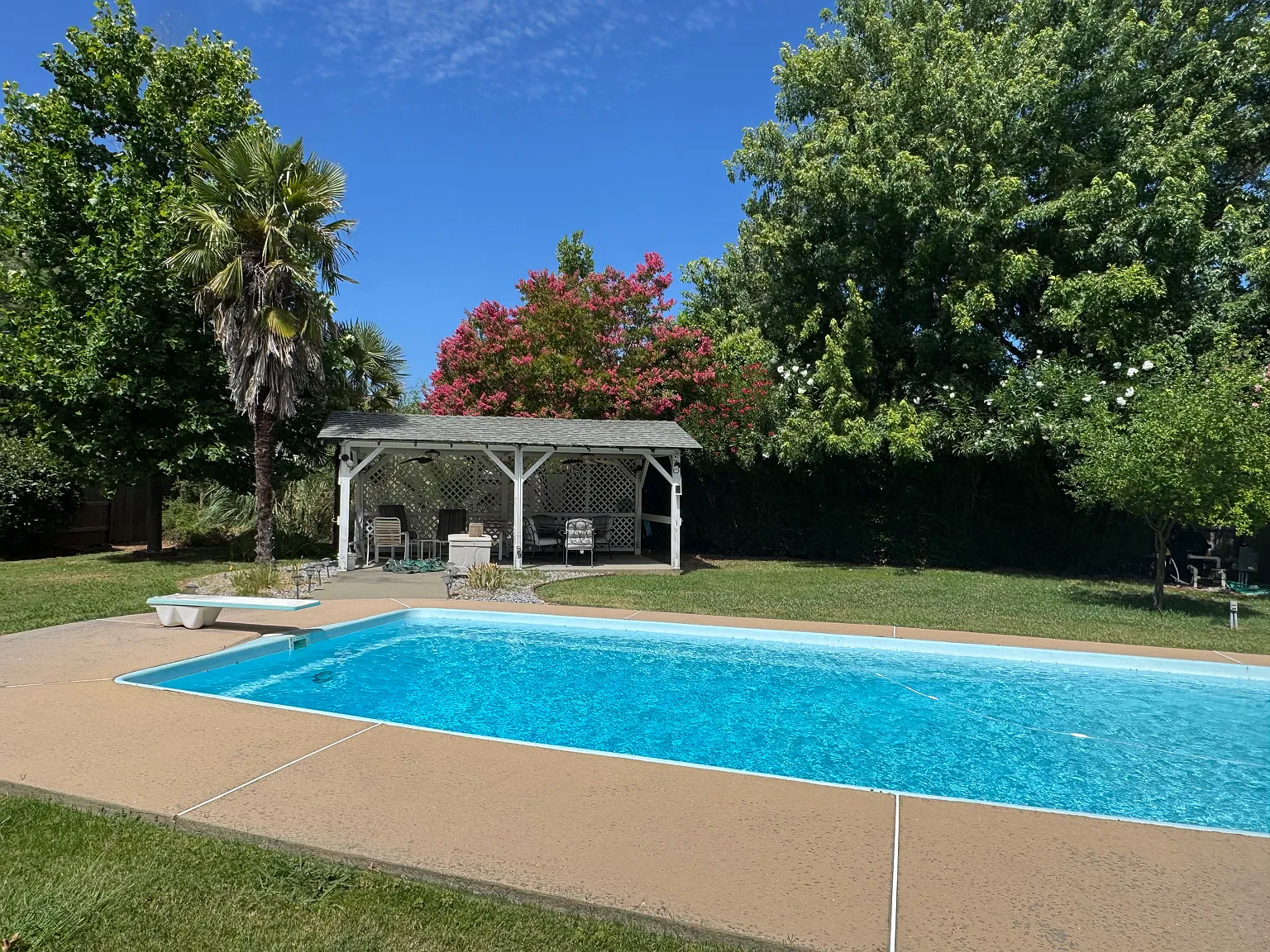 4 bed, 2733 sqft, $4,000 — Photo 4