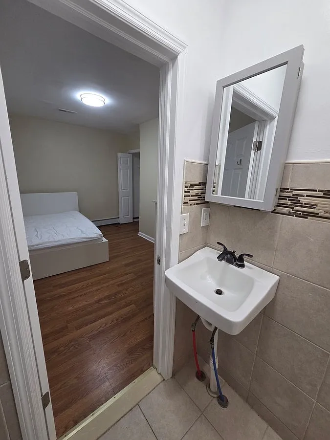 3 bed, 800 sqft, $1,050 — Photo 3
