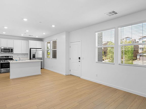 5 web or mls Lennar 305 CRESCENT GLOW LN 5