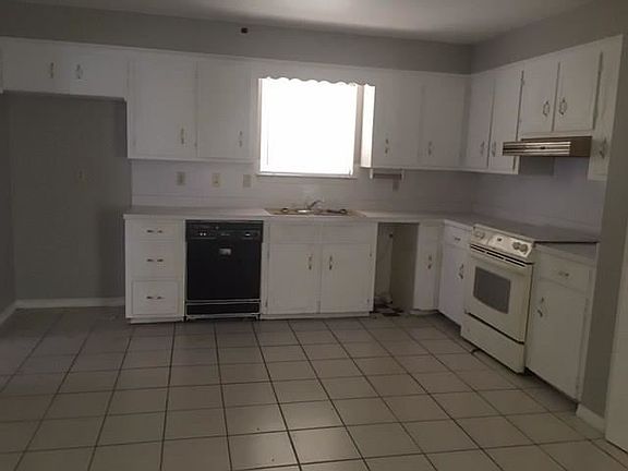 3rd image of 9128 Eastwood Dr
