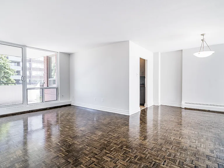 477 Elizabeth St — Photo 17