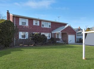 814 Dogwood Ave, Franklin Square, NY 11010