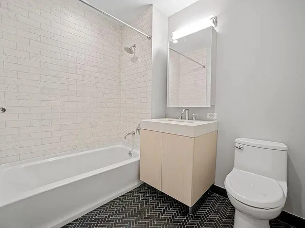 555 Waverly Avenue image 6 of 24