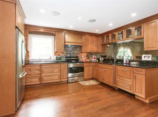 10 Bailey Hollow Rd, Stony Brook, NY 11790