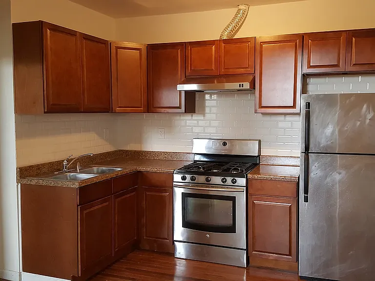 1499 E 15th St #3 — Photo 1