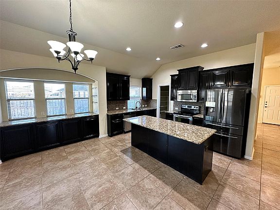 5th image of 701 Meadowbrook Ln