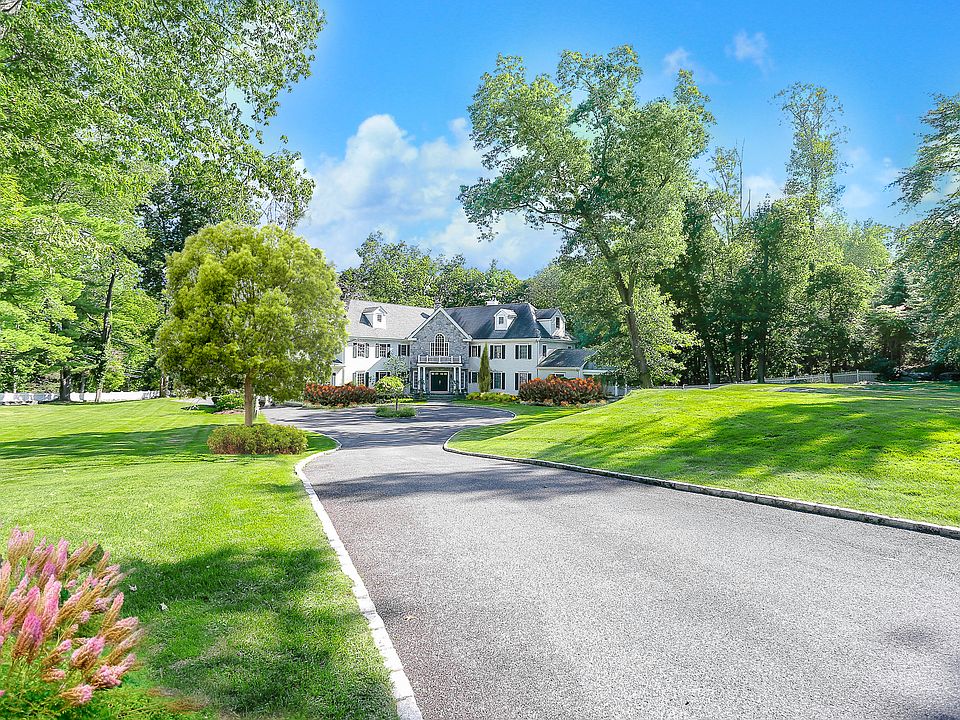 2nd image of 2 Simmons Ln