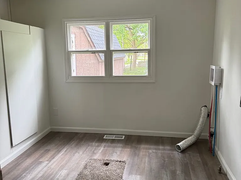 1052 N John St — Photo 20