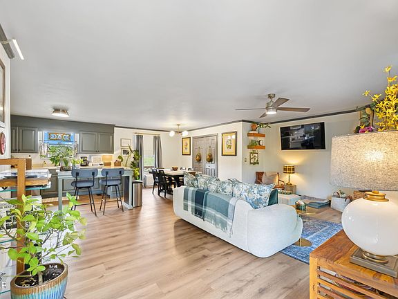 4th image of 1021 Hilltop Cir