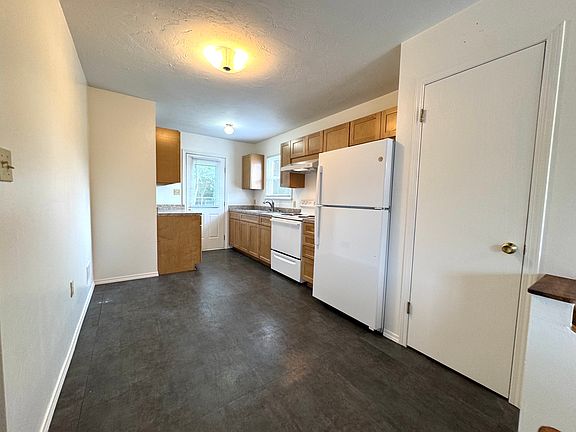 4 Lilac Ct - Kitchen & Dining