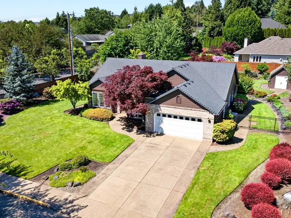 211 NW West Hills Dr, McMinnville, OR 97128