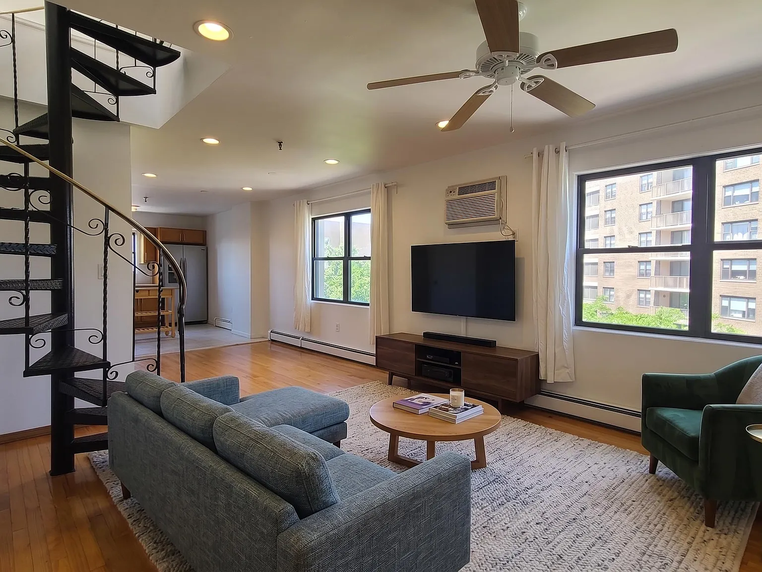 Park Prestige Condominium — Photo 2