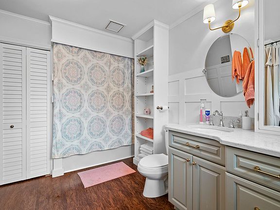 4th image of 909 Harrington Ave