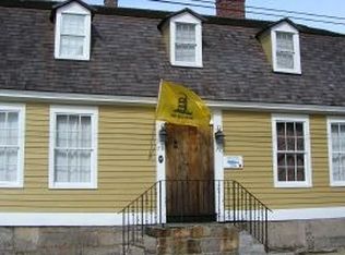 77 Green St, New London, CT 06320