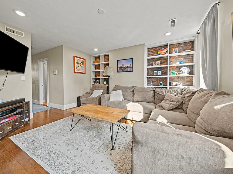 194 Athens St #C — Photo 8