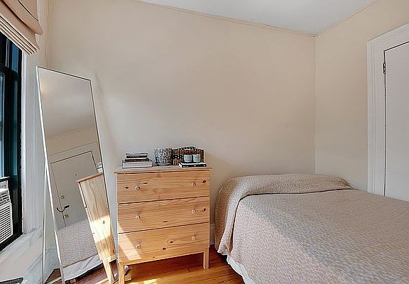 5th image of 119 S 2nd St APT 4