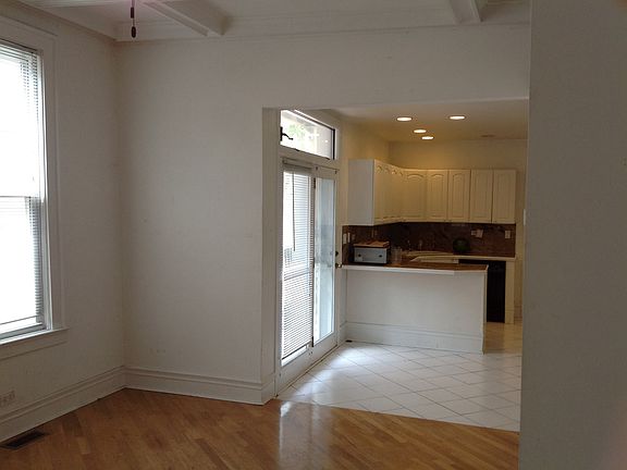 3rd image of 2326 N Maplewood Ave #1