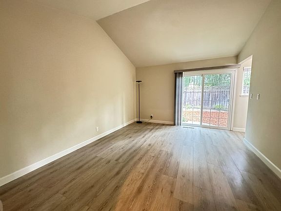 5th image of 1078 Iberis Ct
