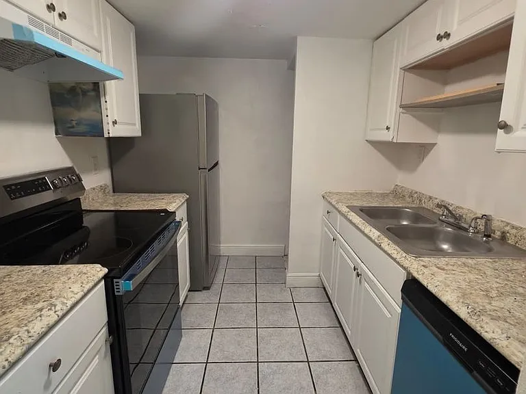 801 Sky Lake Cir #B — Photo 16