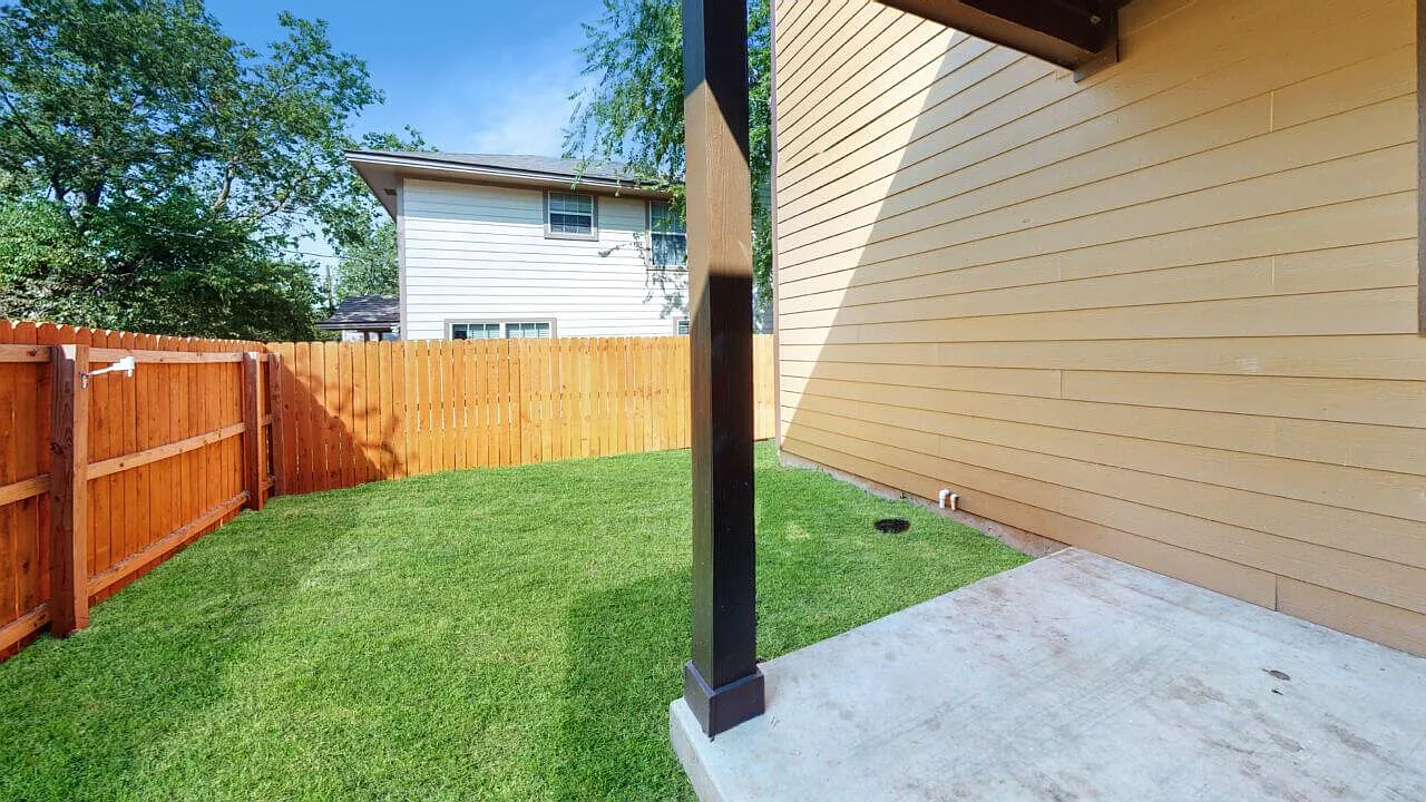 5 bed, 2222 sqft, $4,695 — Photo 3