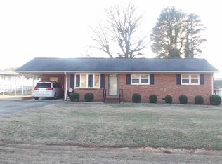 3002 Elmhurst Dr, Boiling Springs, SC 29316