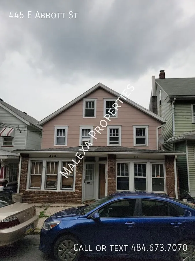 2 bed, 1.5 bath, $950 — Photo 2