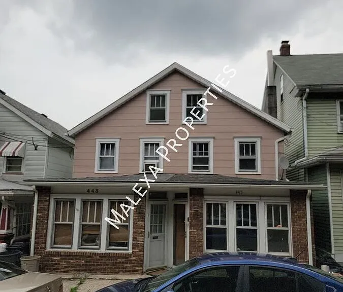 445 E Abbott St — Photo 2