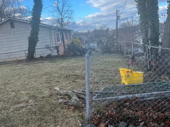 512 70th St, Capitol Heights, MD 20743