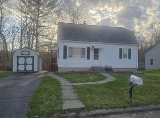 28 Chestnut Hill Rd, Oxford, MA 01540