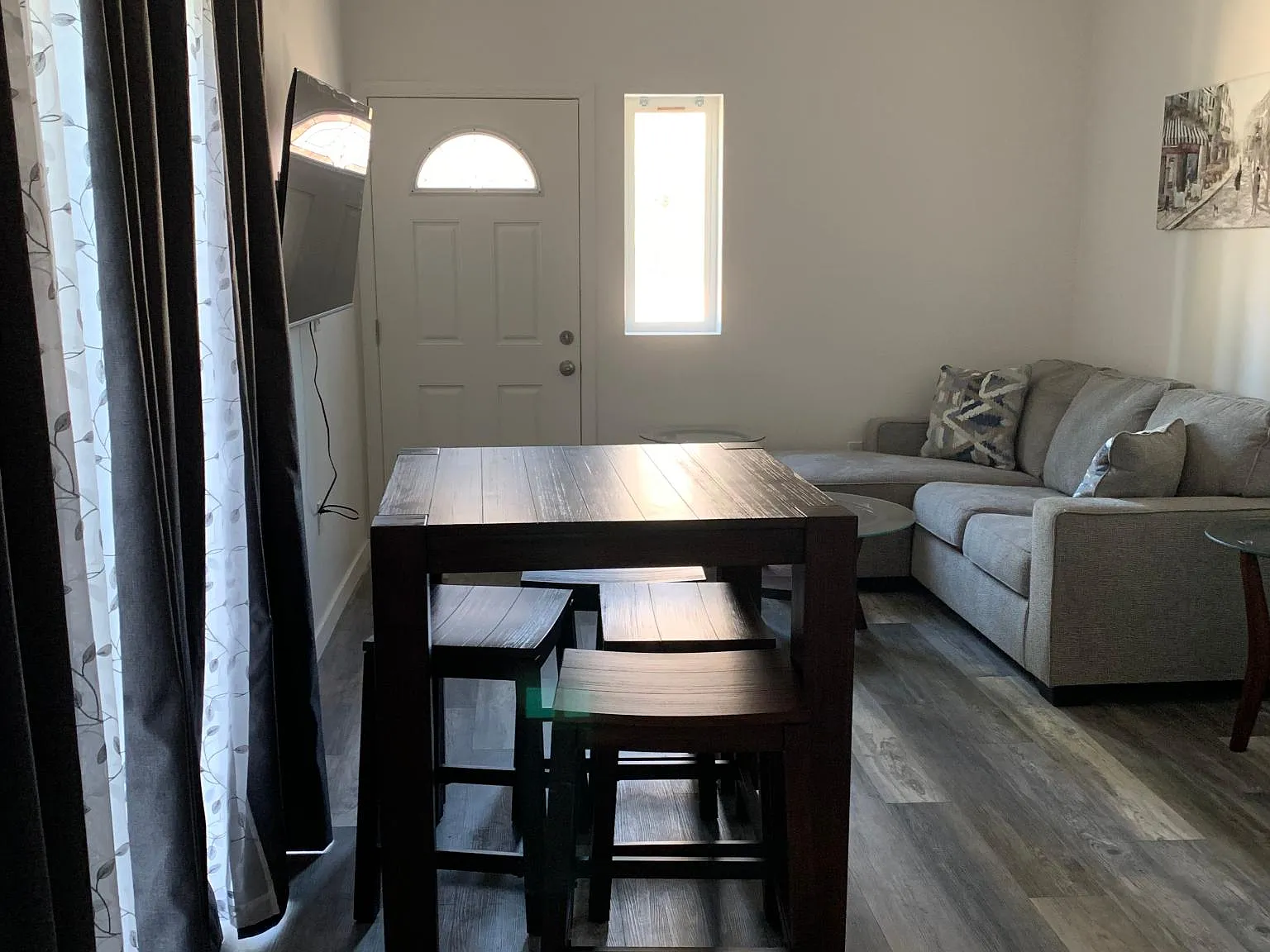 10440 Baird Ave — Photo 1