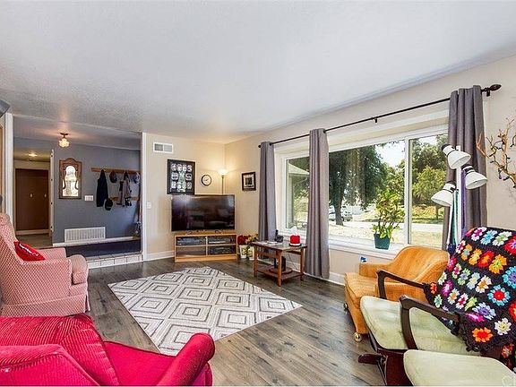 5th image of 11188 Herminia Ct