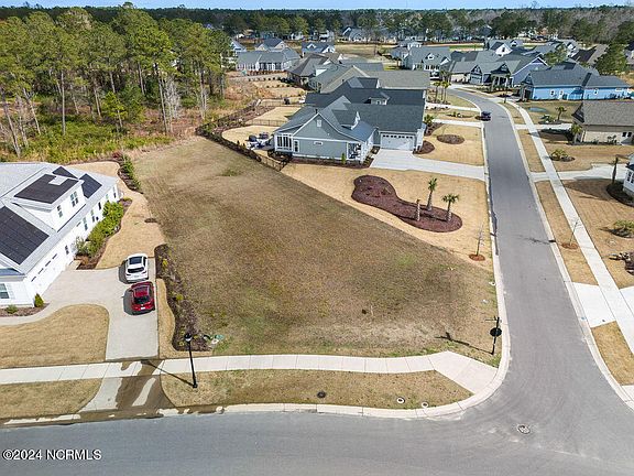 3rd image of 8624 Safflower Way NE