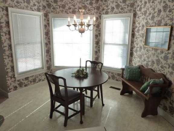 5th image of 220 Laurel Lakes Dr